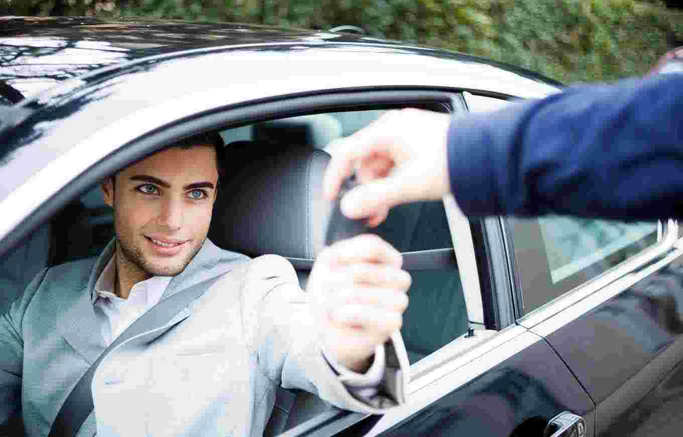 renting a car in Dubai cost