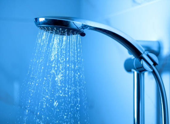 handheld showerhead to a bathtub